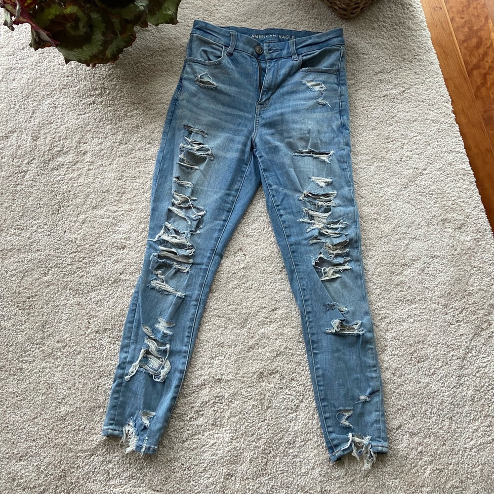 Distressed skinny jeans